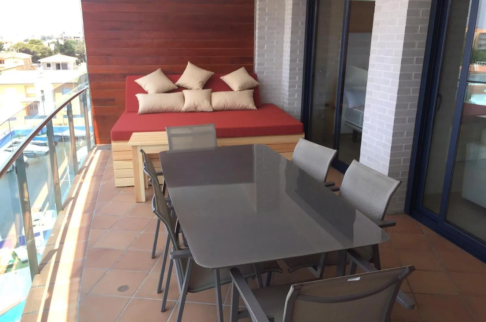 Rnet - Apartments Roses Port Trebol