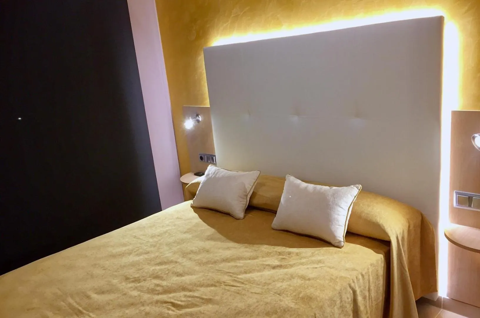Rnet - Apartments Roses Port Trebol Spain
