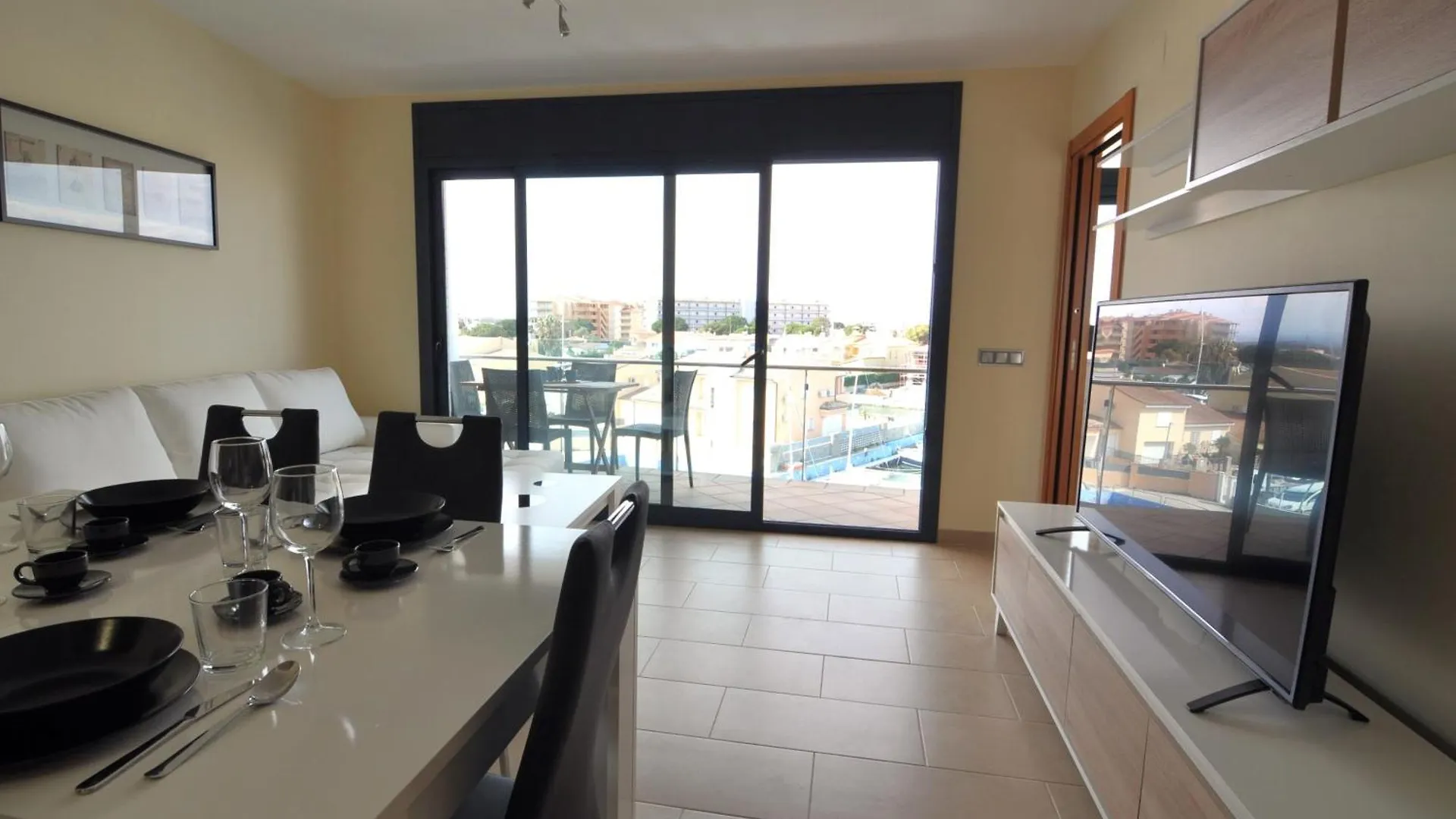 Rnet - Apartments Roses Port Trebol