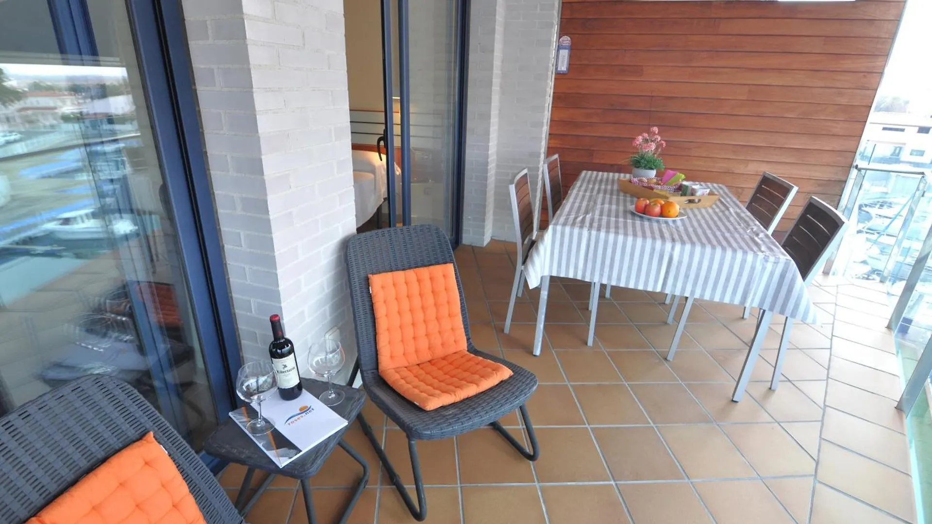 Rnet - Apartments Roses Port Trebol Spanje