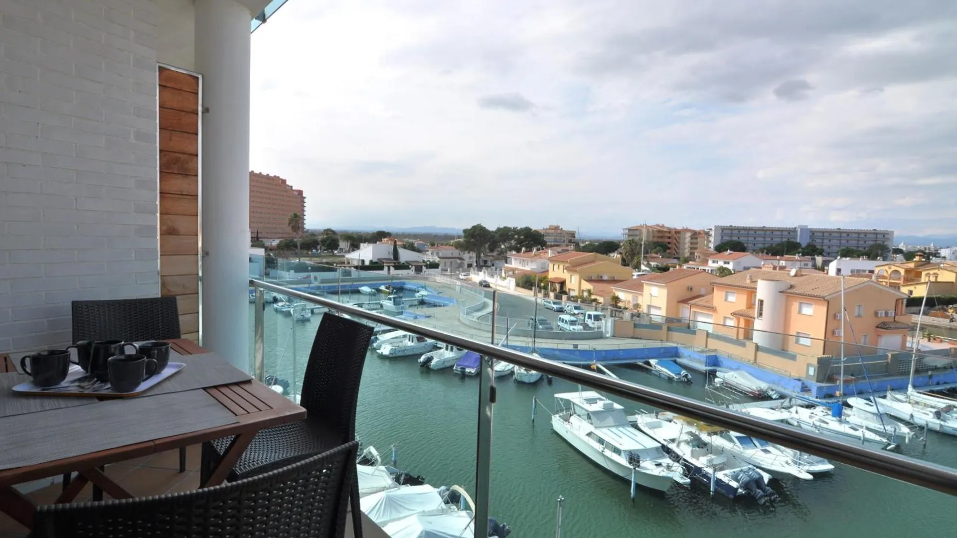 Rnet - Apartments Roses Port Trebol