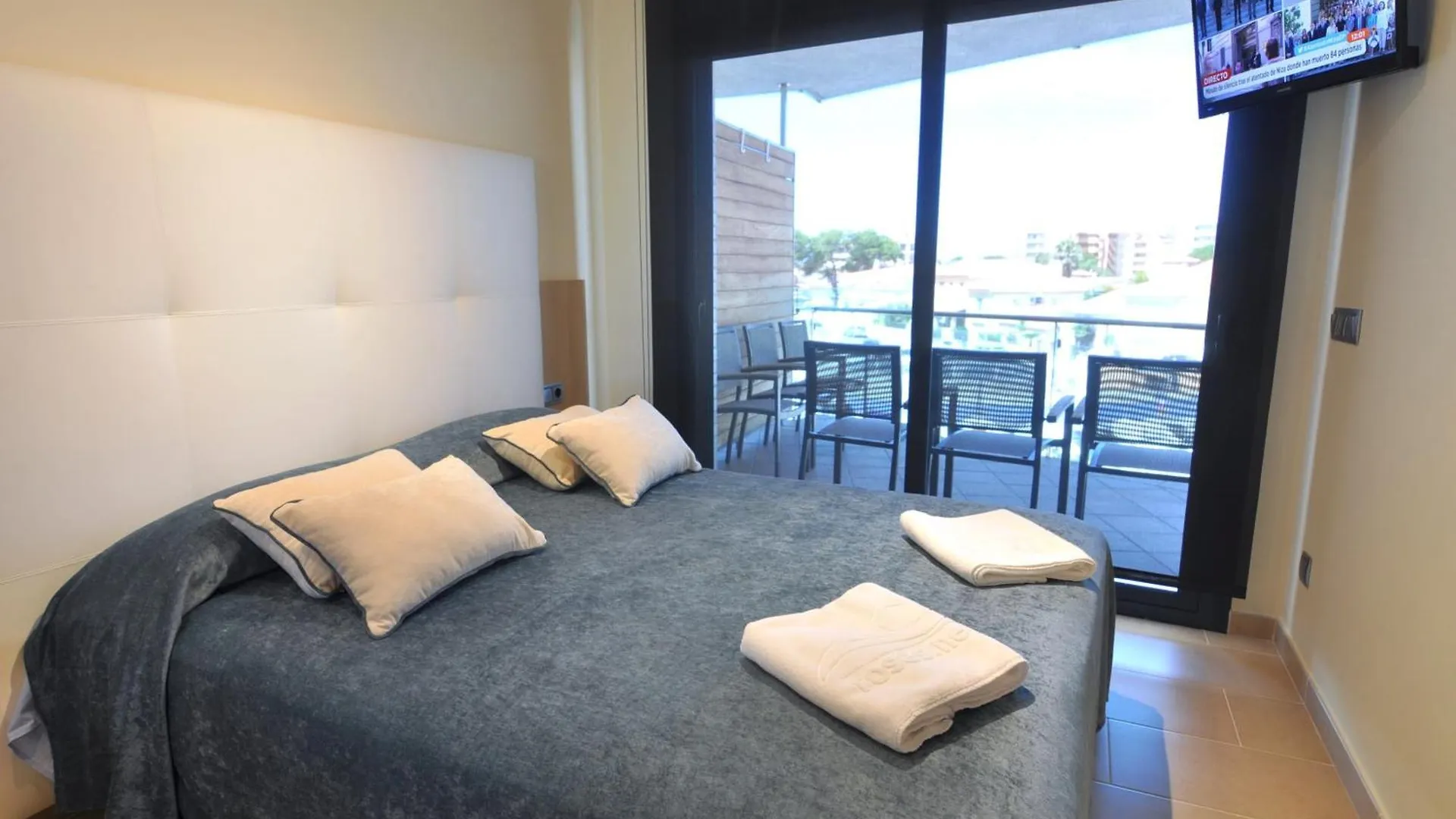 Rnet - Apartments Roses Port Trebol Spanje
