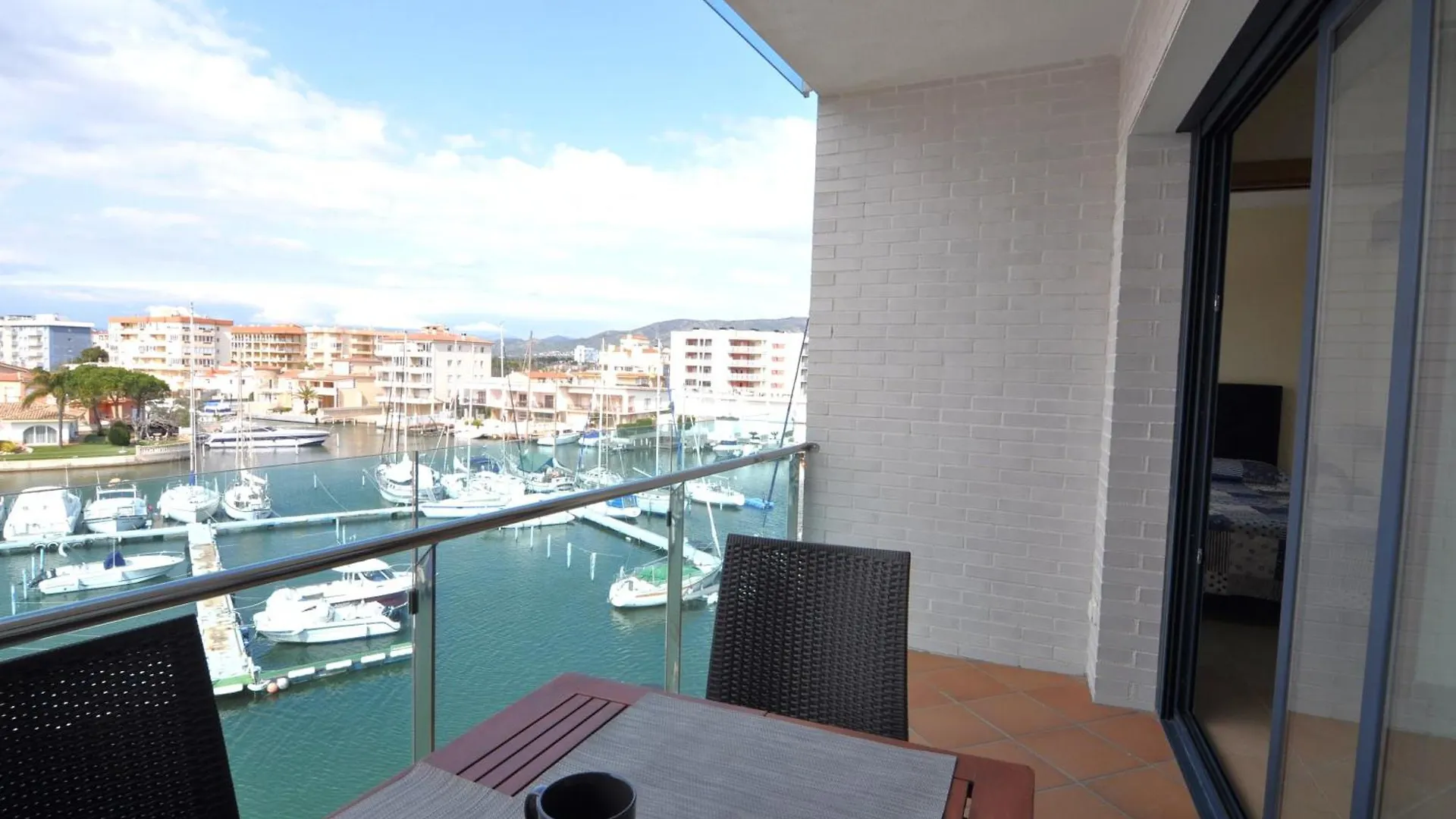 Rnet - Apartments Roses Port Trebol