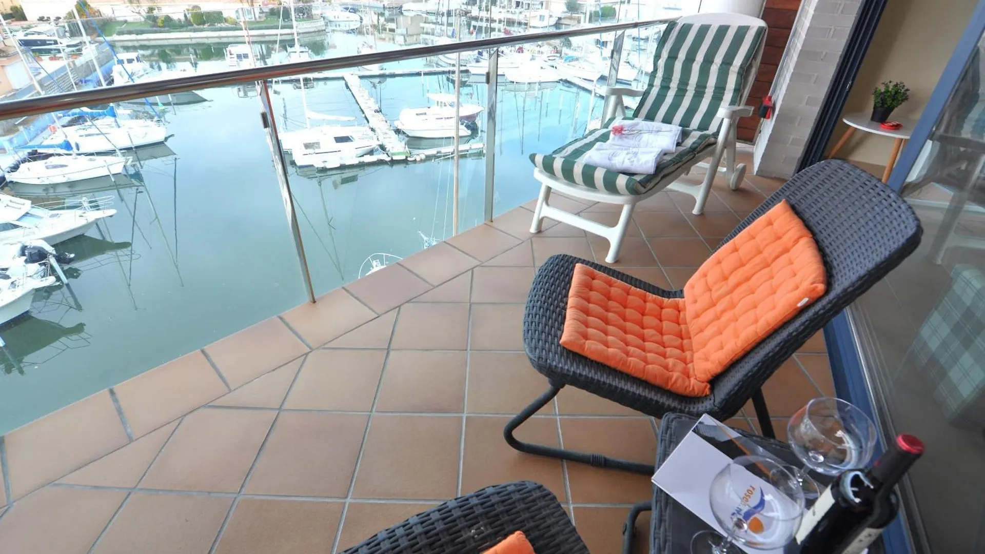 Rnet - Apartments Roses Port Trebol 0*,