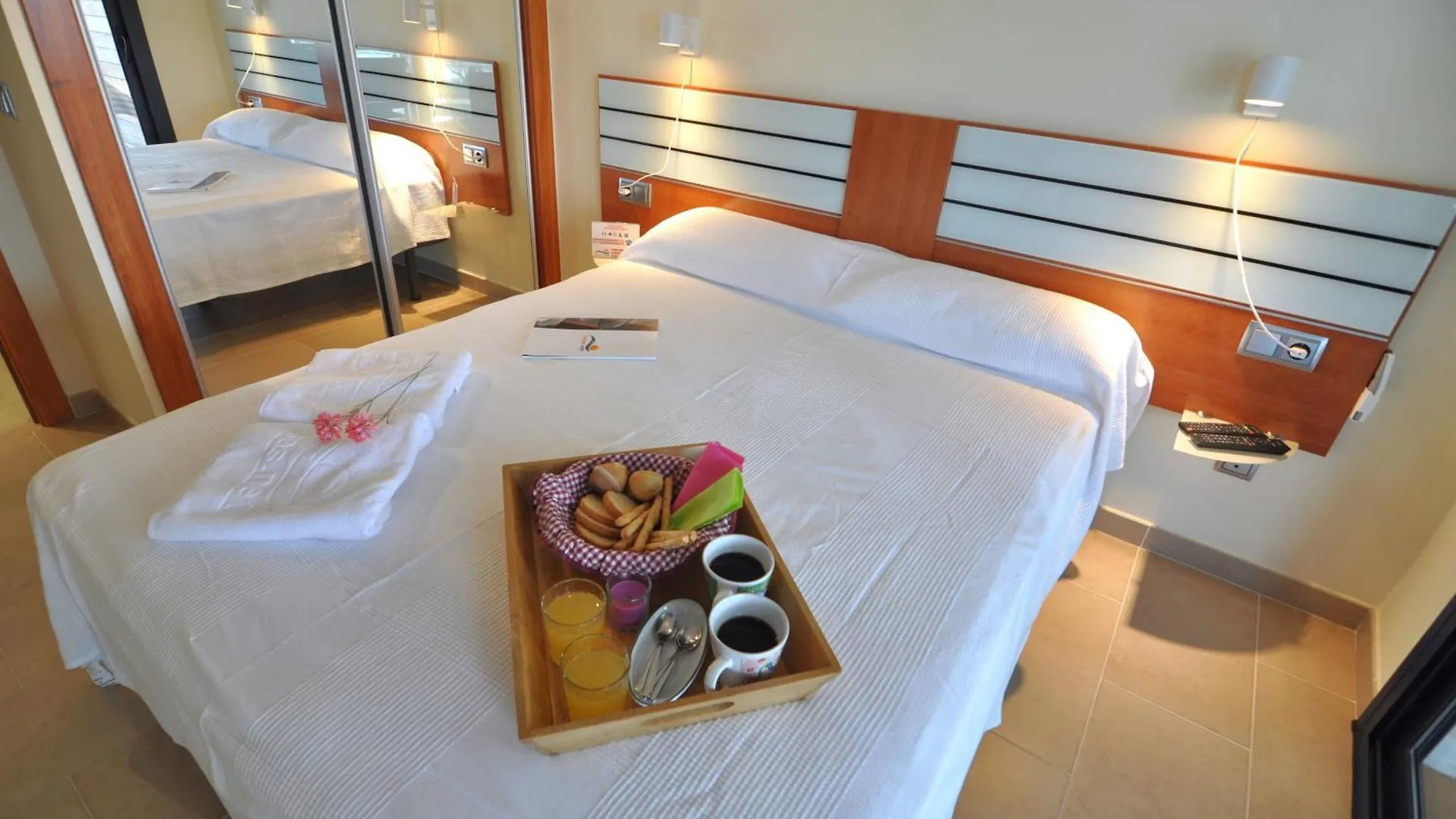 Rnet - Apartments Roses Port Trebol 0*,
