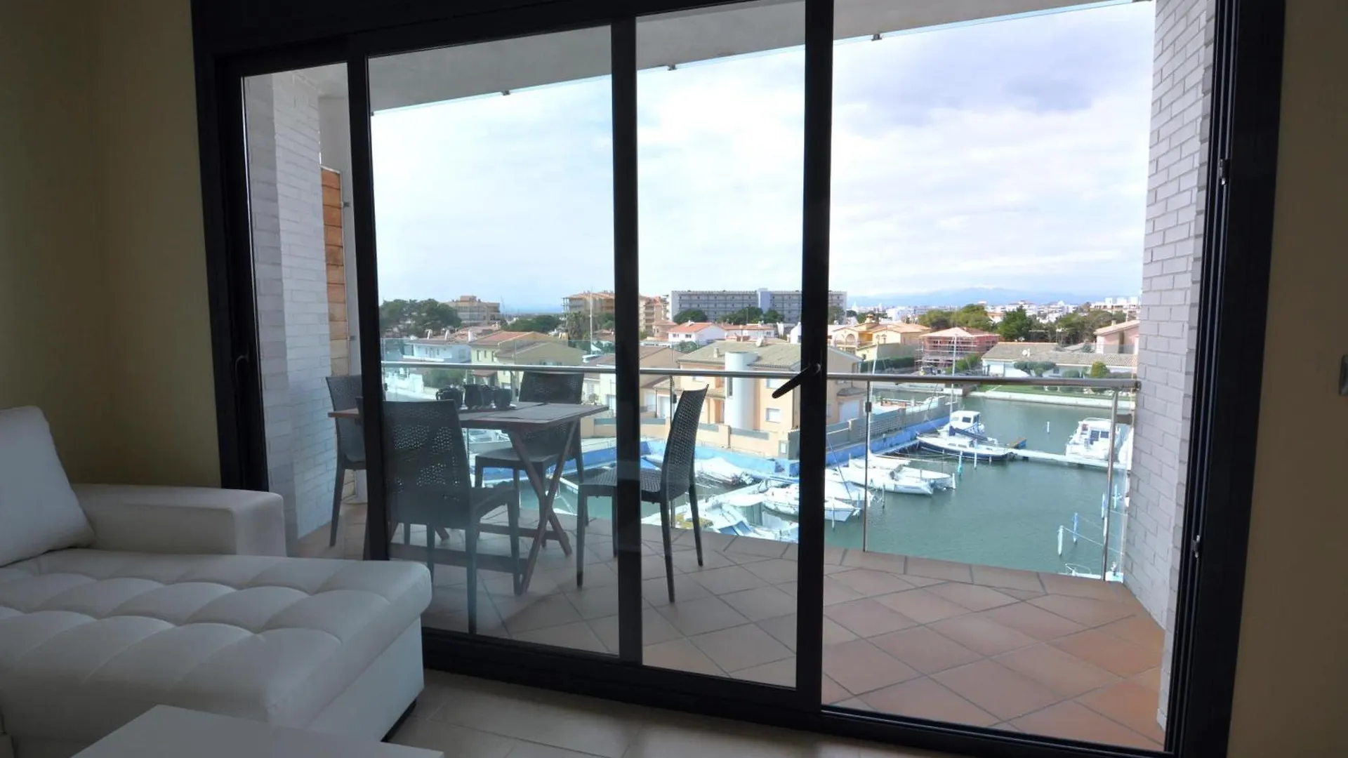 Rnet - Apartments Roses Port Trebol
