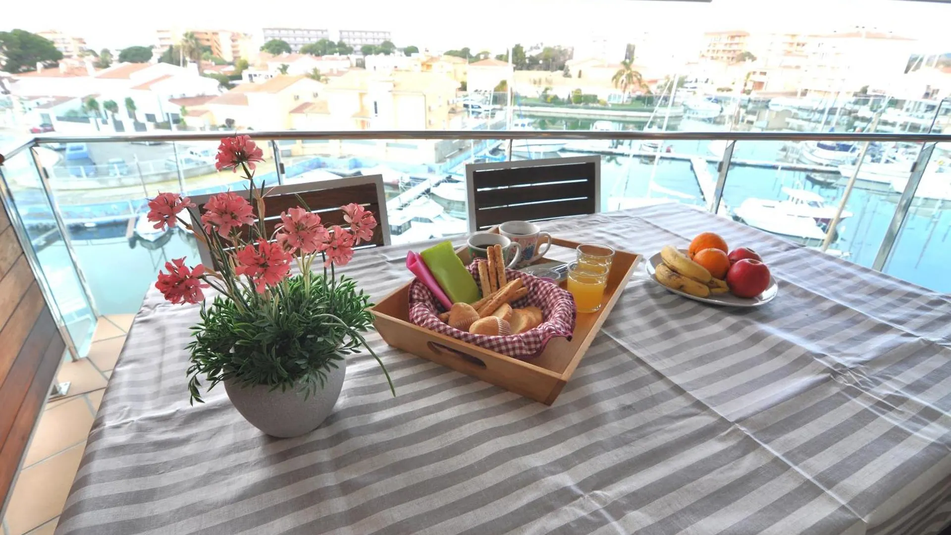 Rnet - Apartments Roses Port Trebol