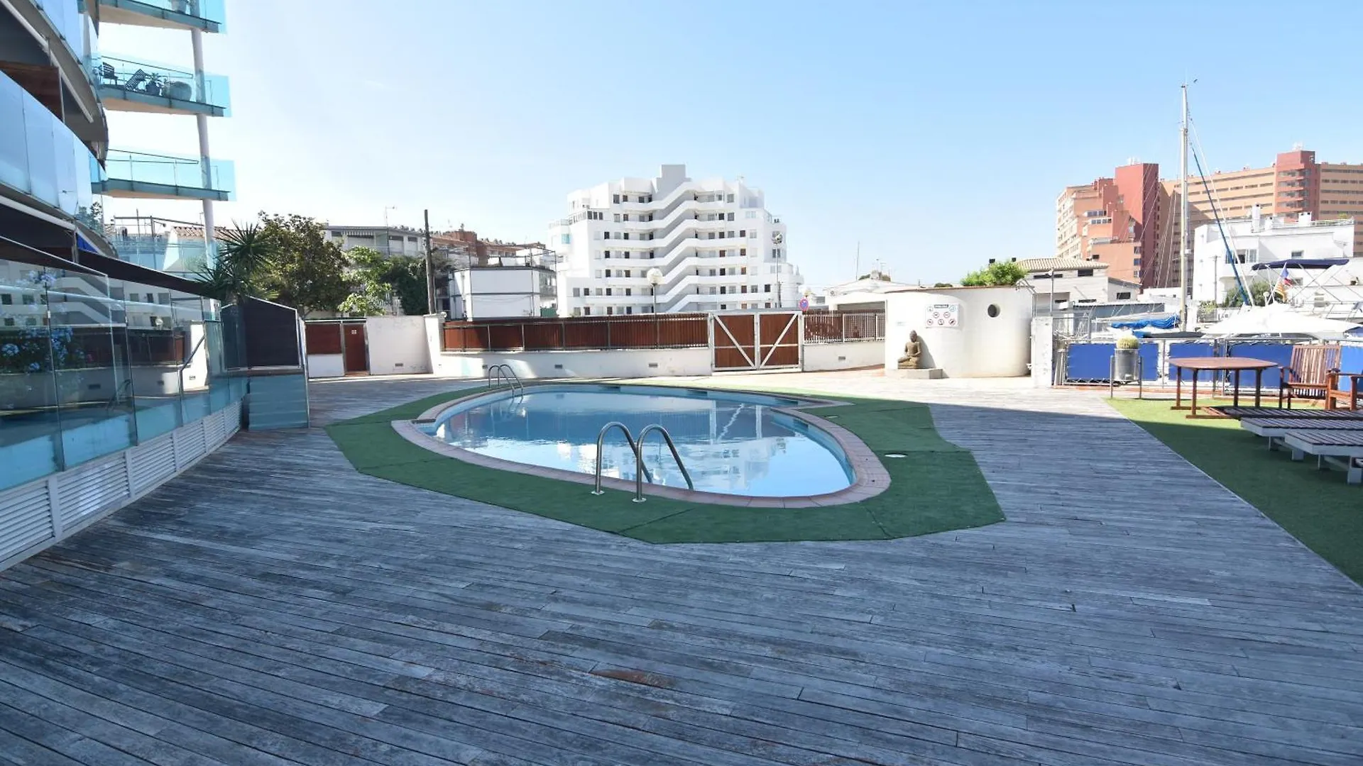 Rnet - Apartments Roses Port Trebol 0*,