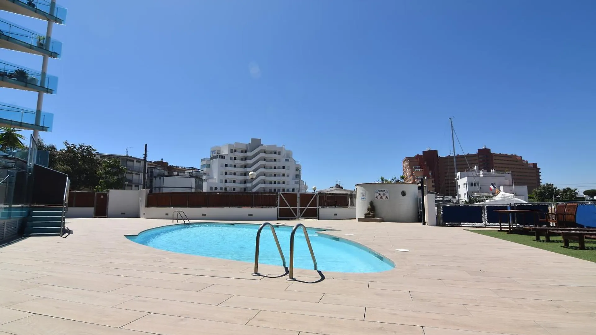 Rnet - Apartments Roses Port Trebol