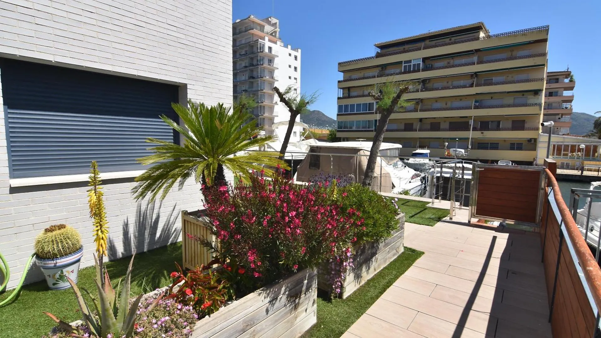 Rnet - Apartments Roses Port Trebol