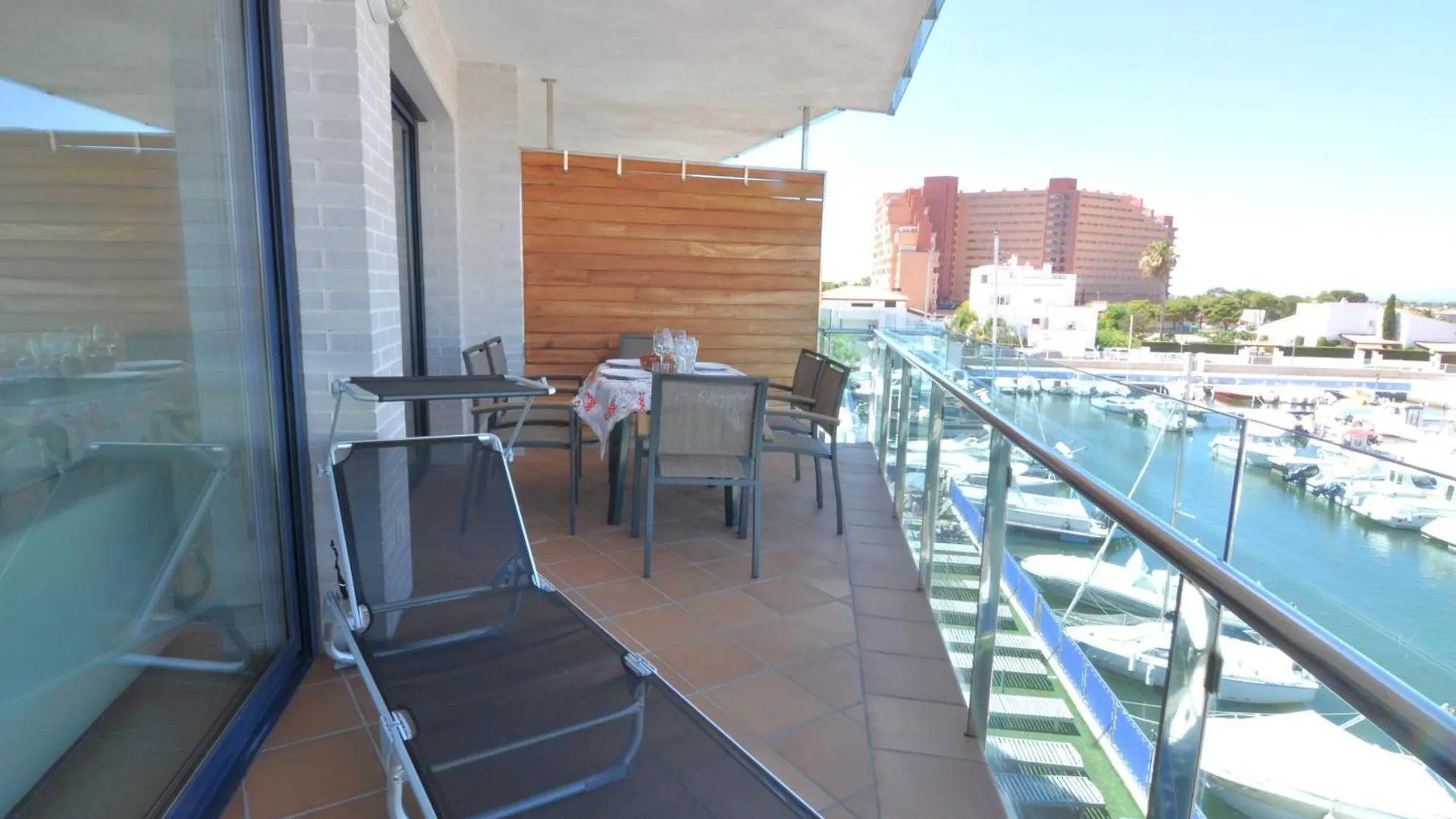 Rnet - Apartments Roses Port Trebol