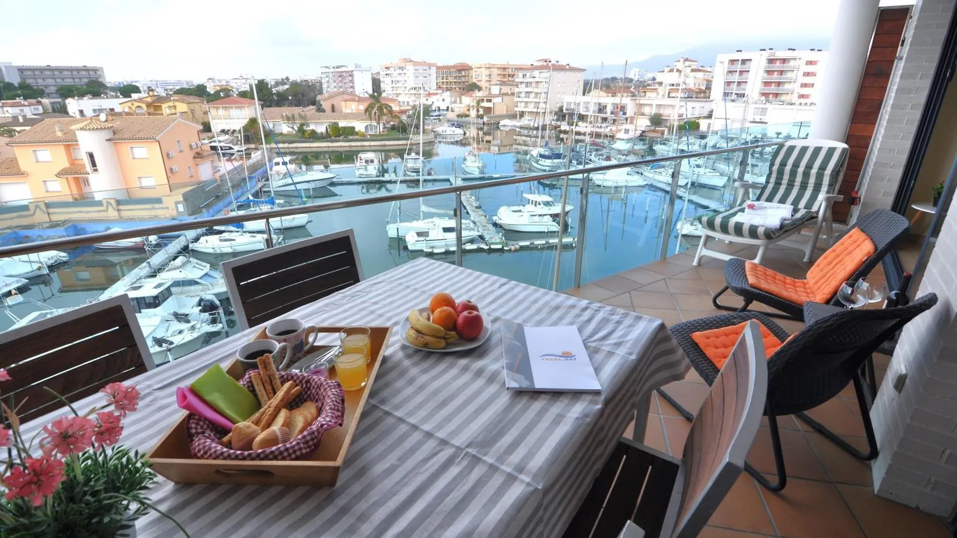 Rnet - Apartments Roses Port Trebol 0*,
