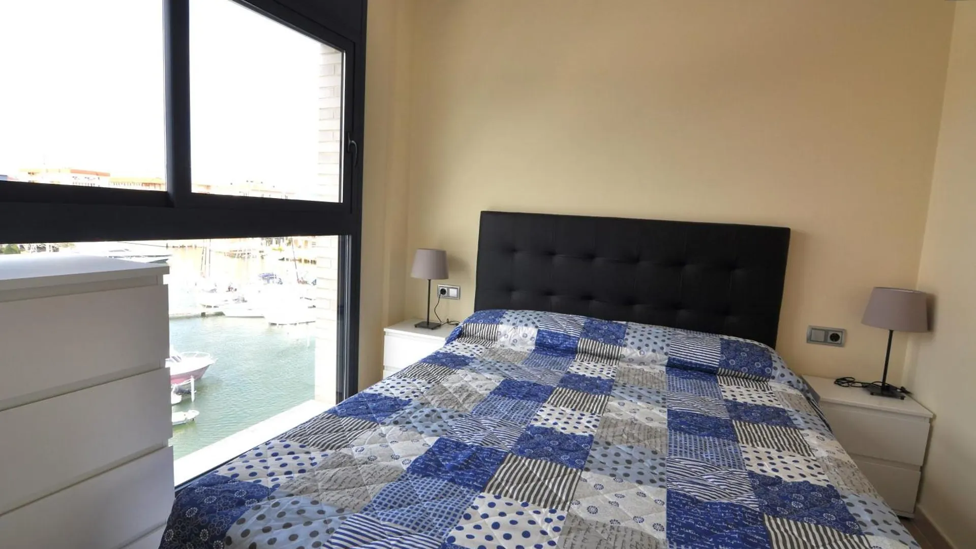 Rnet - Apartments Roses Port Trebol 0*,