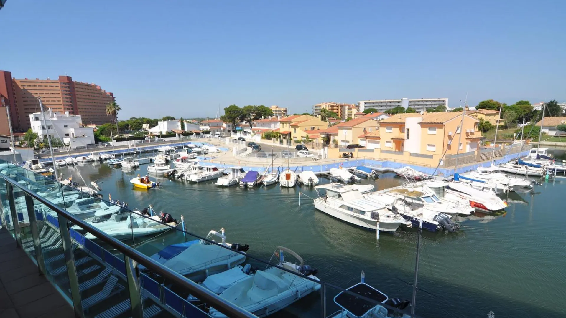 Rnet - Apartments Roses Port Trebol