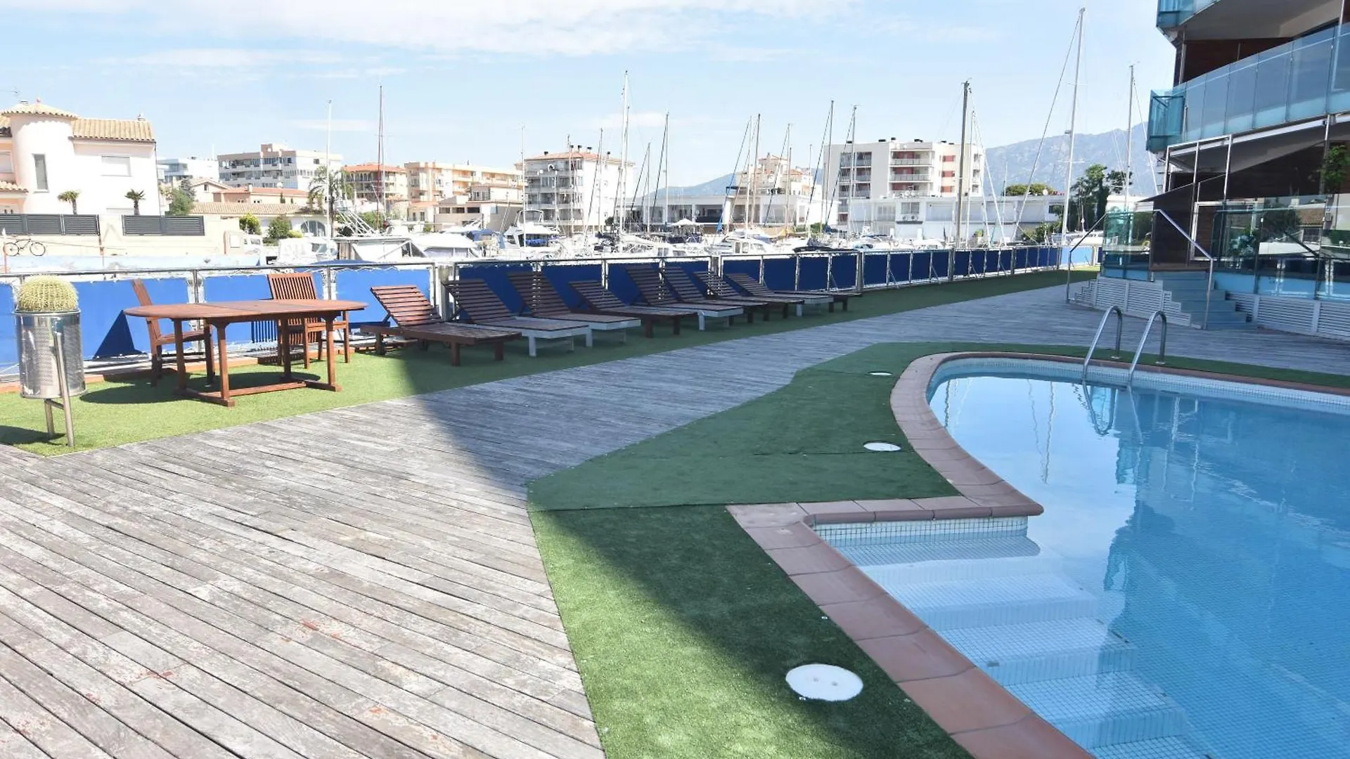 Rnet - Apartments Roses Port Trebol